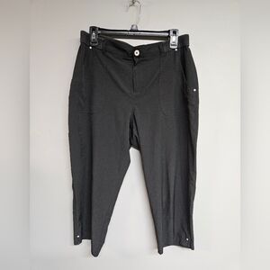 Croft & Barrow Women's 12 Black Capris Dry-wick Elastic Waist Button Closure